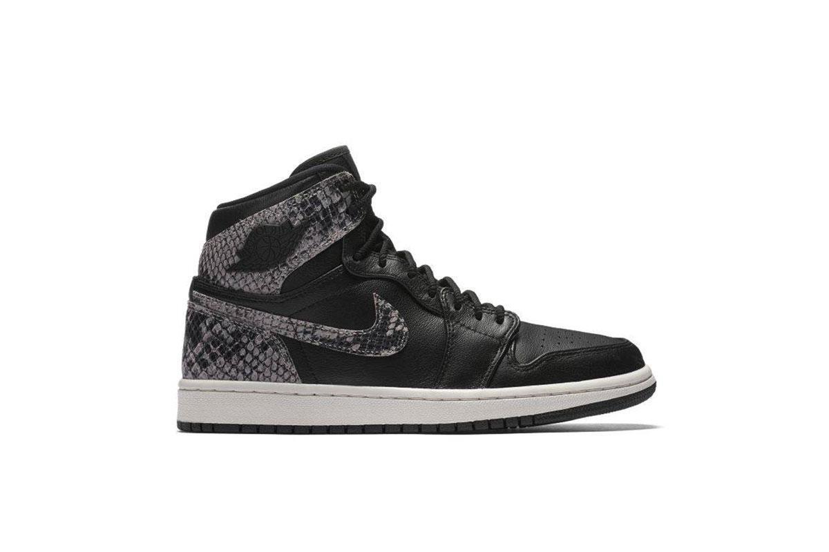 Air Jordan WMNS 1 Retro High PRM "Black"