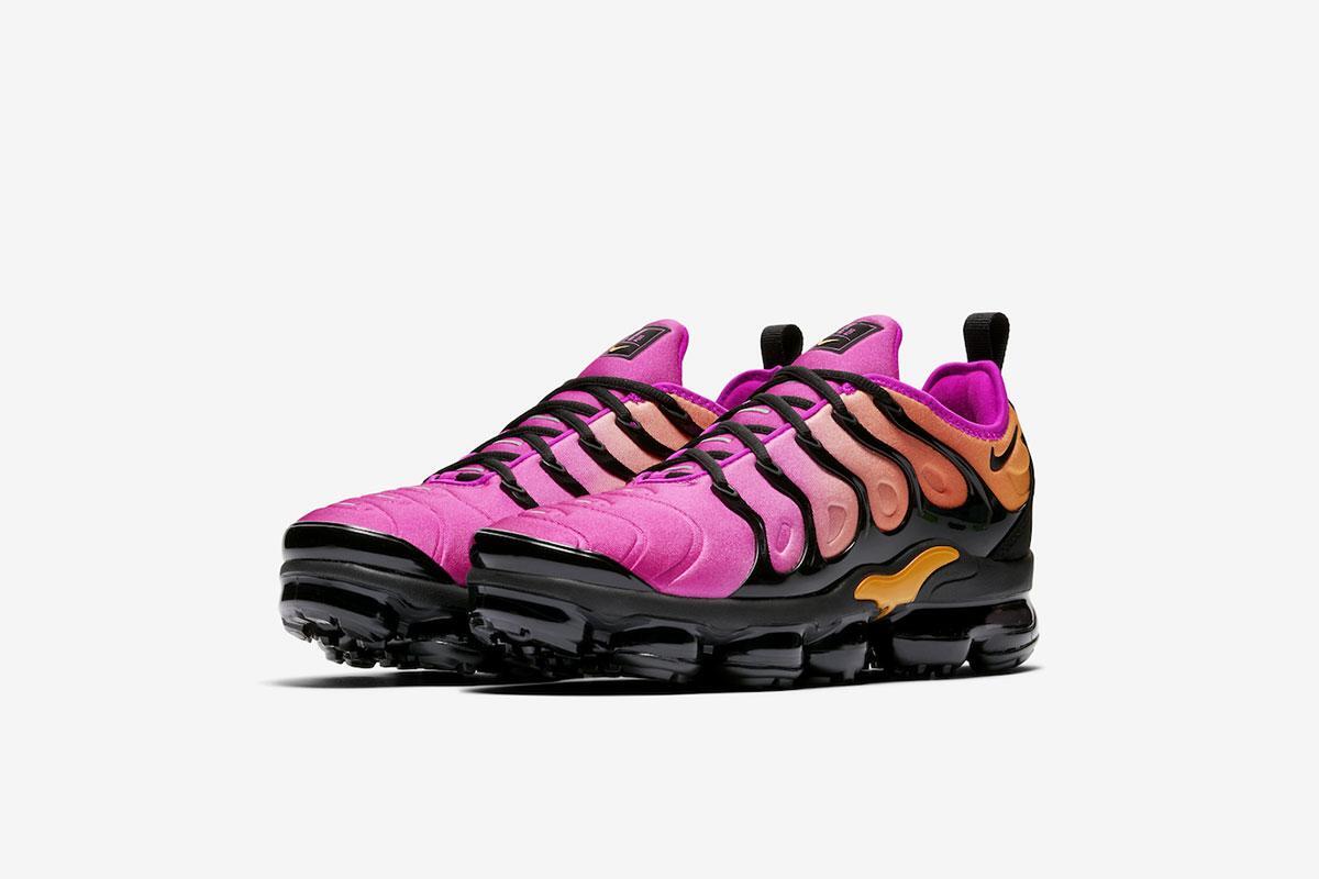 Nike Wmns Air Vapormax Plus "Fuchsia Blast"