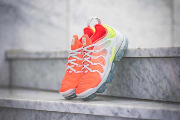 nike vapormax plus barely grey