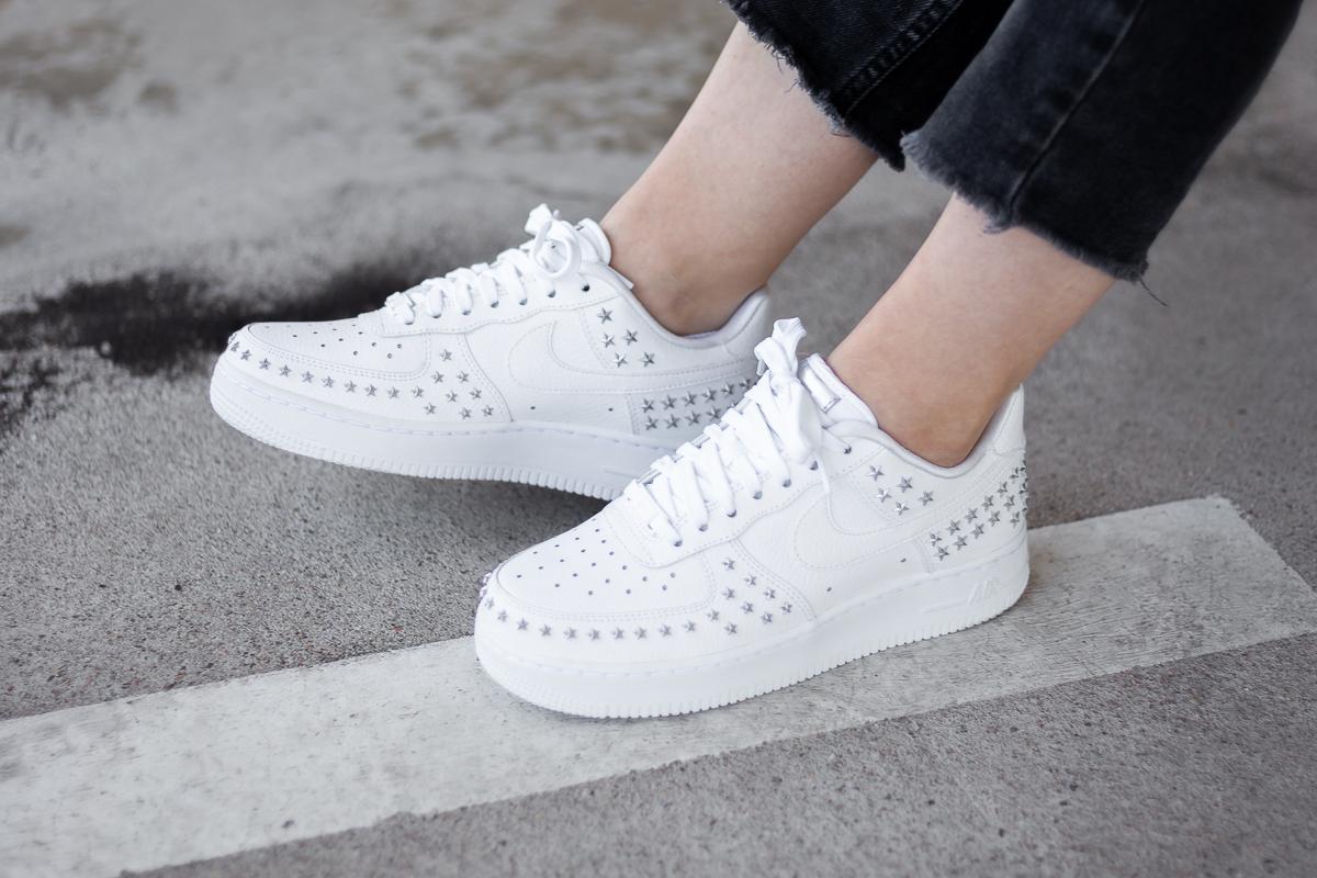 Nike Wmns Air Force 1 07 XX  