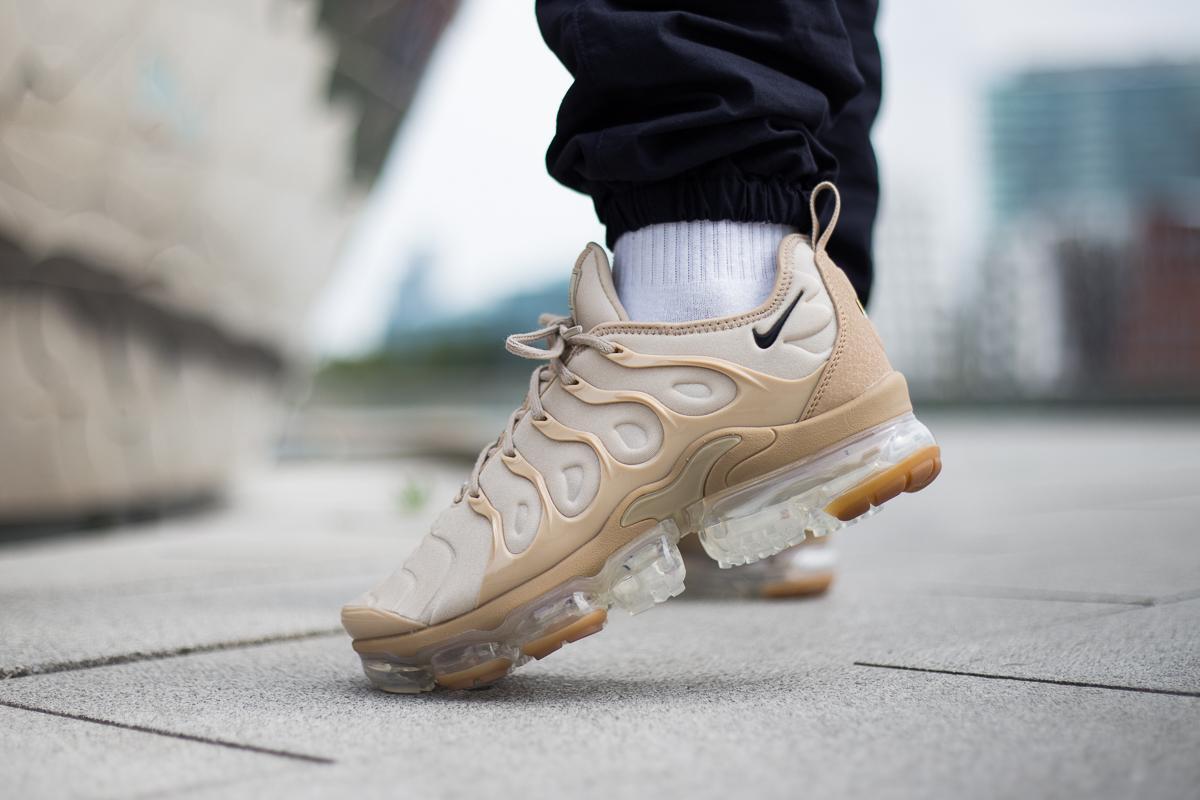 vapormax plus string beige