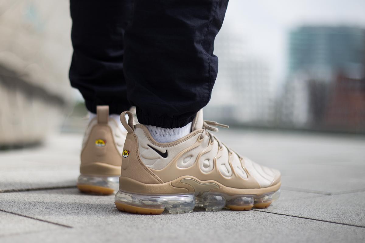 tan nike vapormax plus