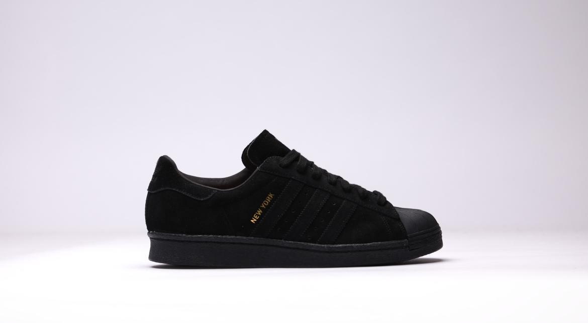 Adidas superstar negras new york hotsell