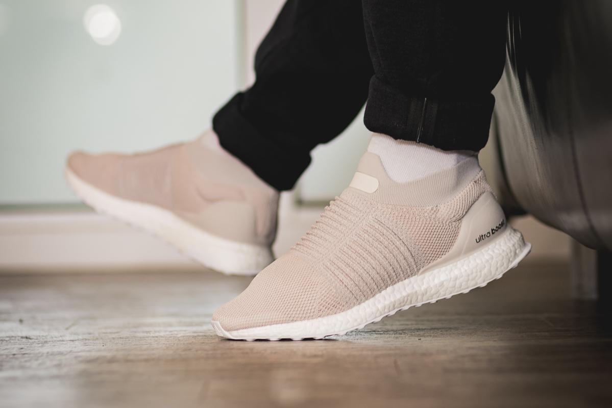 ultra boost laceless chalk pearl