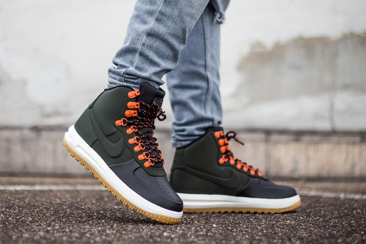 nike duck boots 18