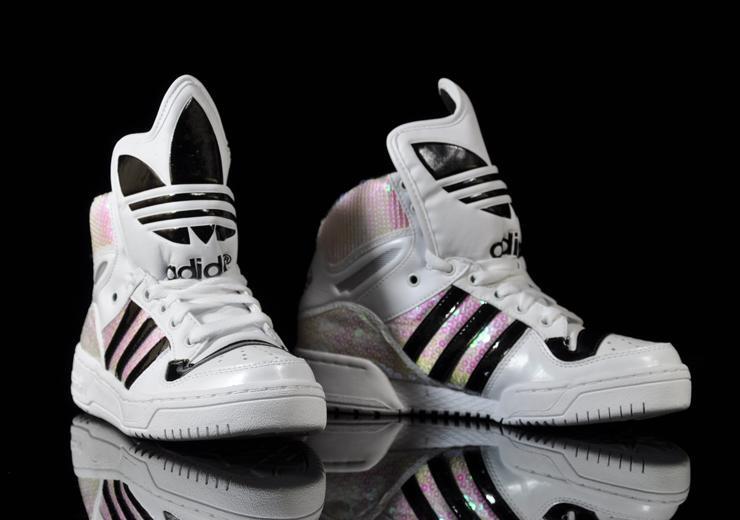 adidas Originals Metro Attitude Logo