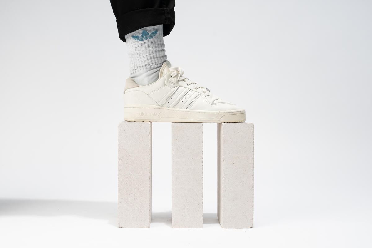 adidas Originals Rivalry LOW Off White - Image 20