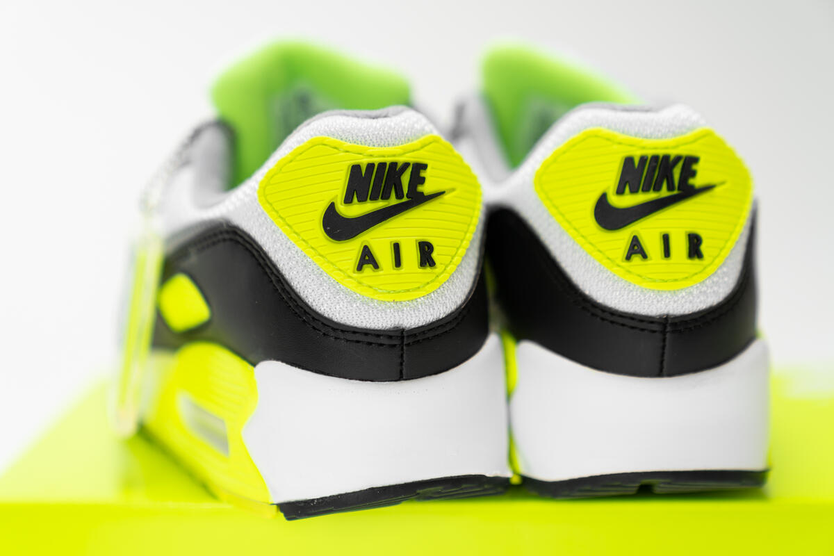 Nike Air Max 90 Volt - Image 31