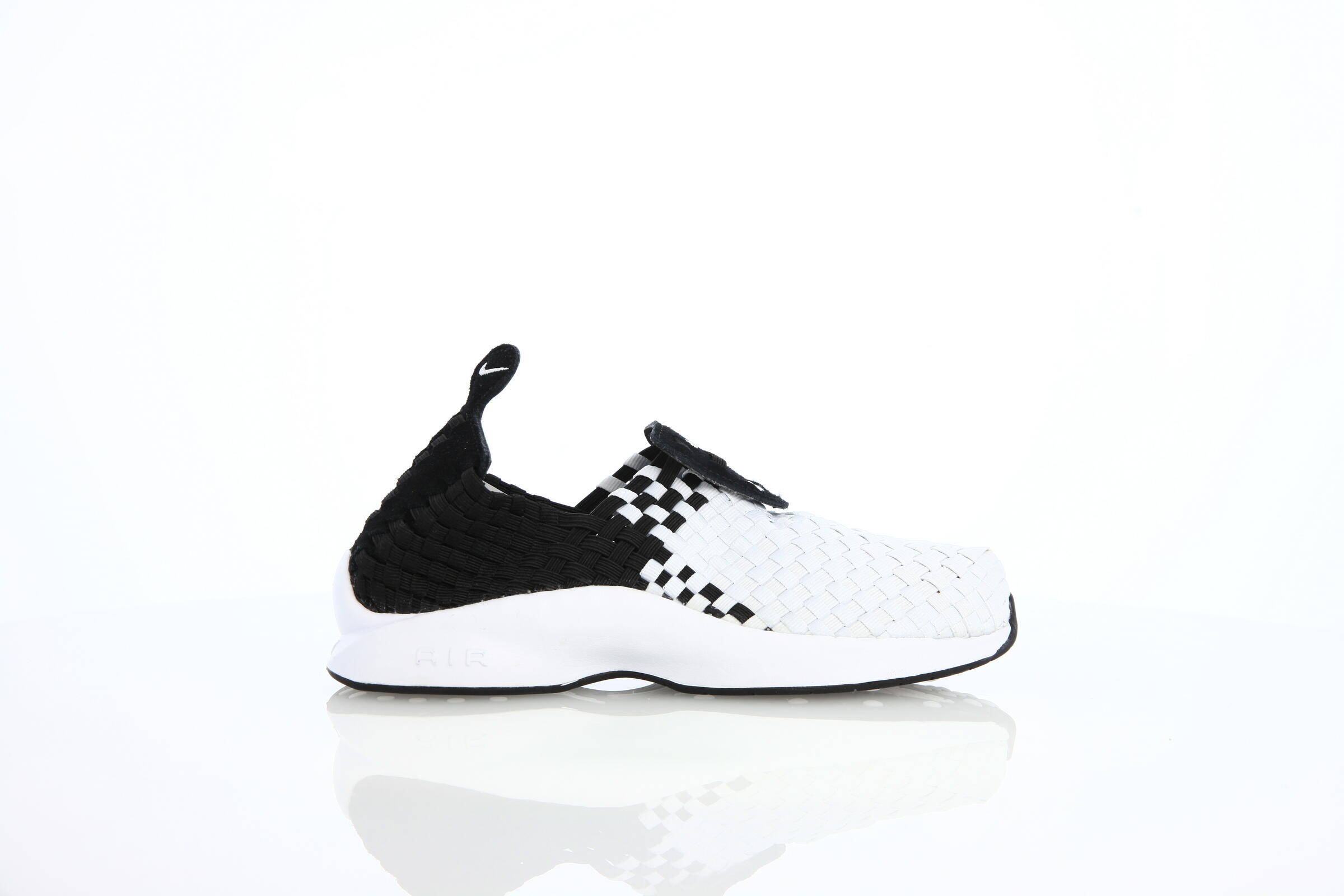 Nike Wmns Air Woven "Black N White"