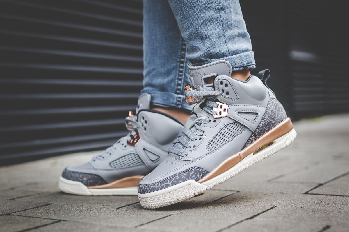 Air Jordan Spizike Wolf Grey Jordan Spizike Low Preschool Lifestyle Shoes White  main image 2