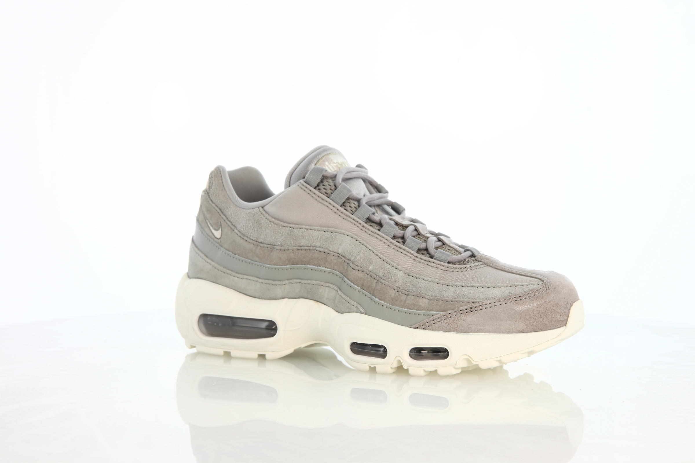 Nike air max 95 trainers in mushroom best sale