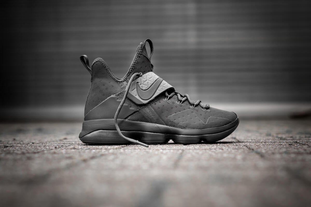 nike lebron black