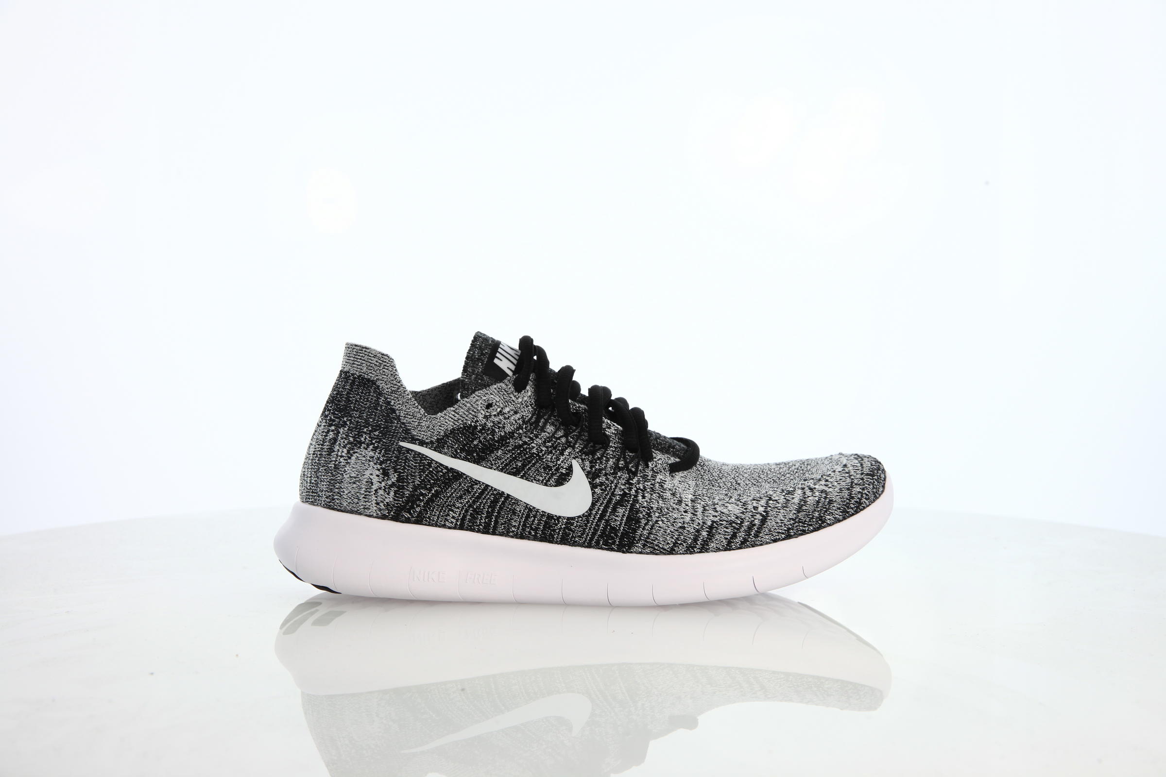 Nike free flyknit black and white best sale