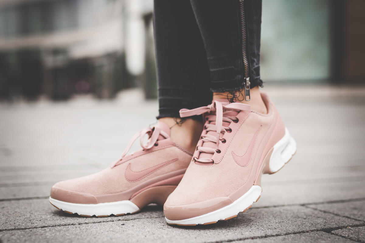 particle pink air max