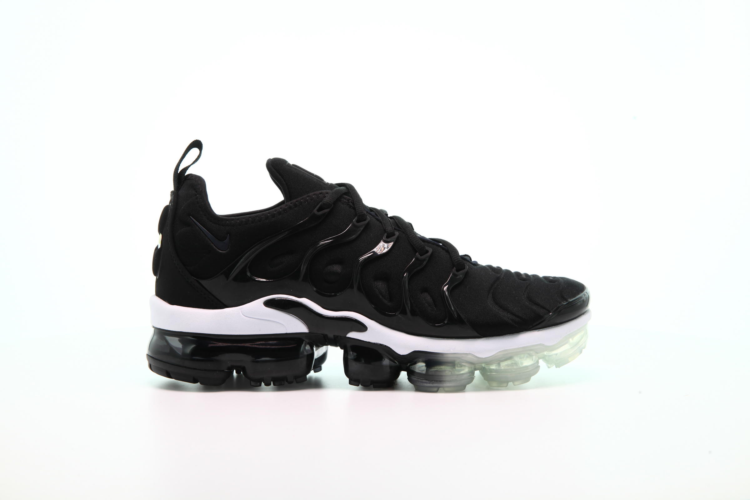 Black air vapormax plus women's on sale