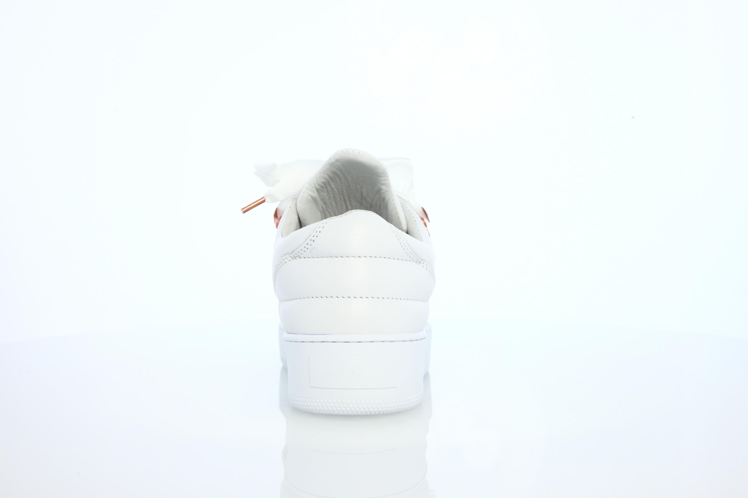 Filling Pieces Mountain Cut Leather Bow "White"