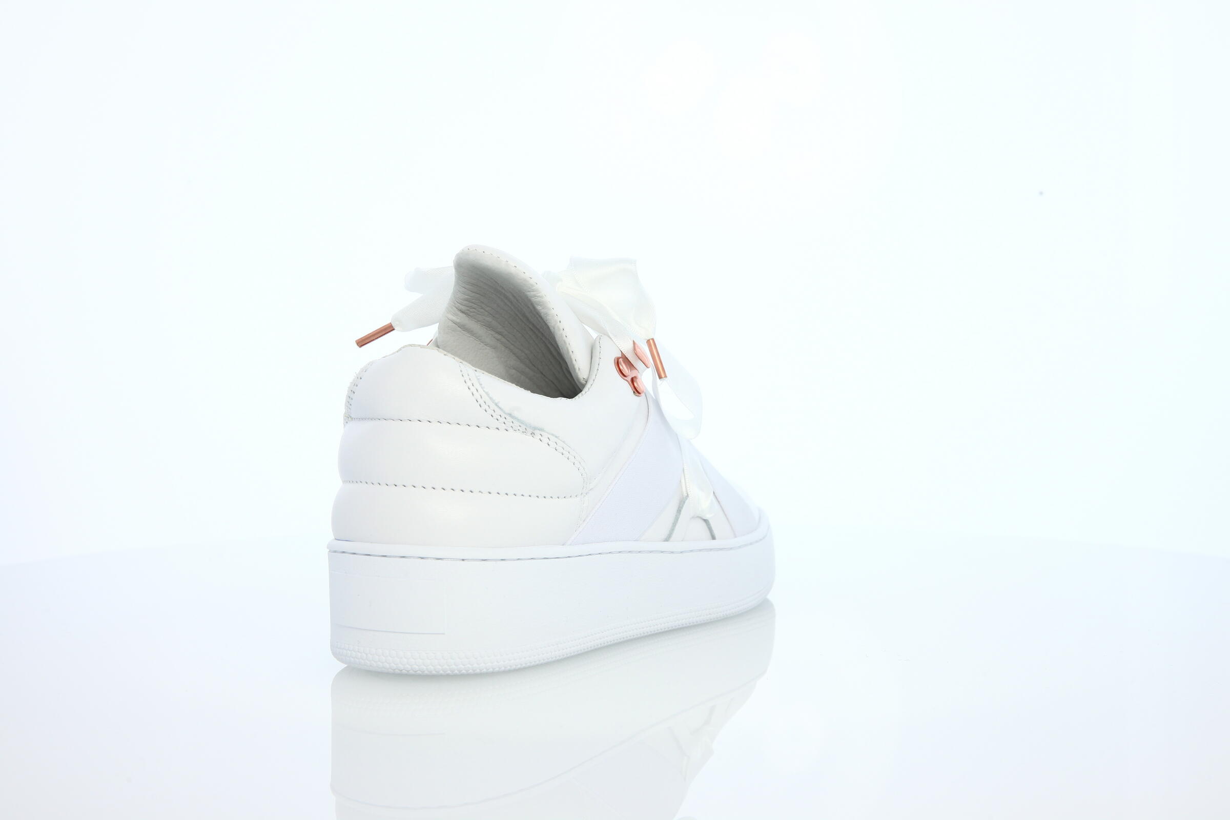 Filling Pieces Mountain Cut Leather Bow "White"