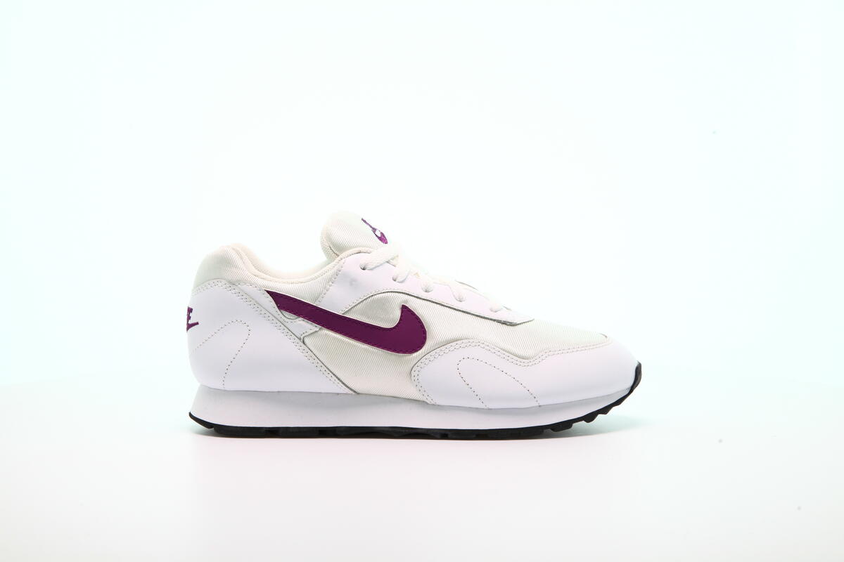 nike outburst trainers in white and pink