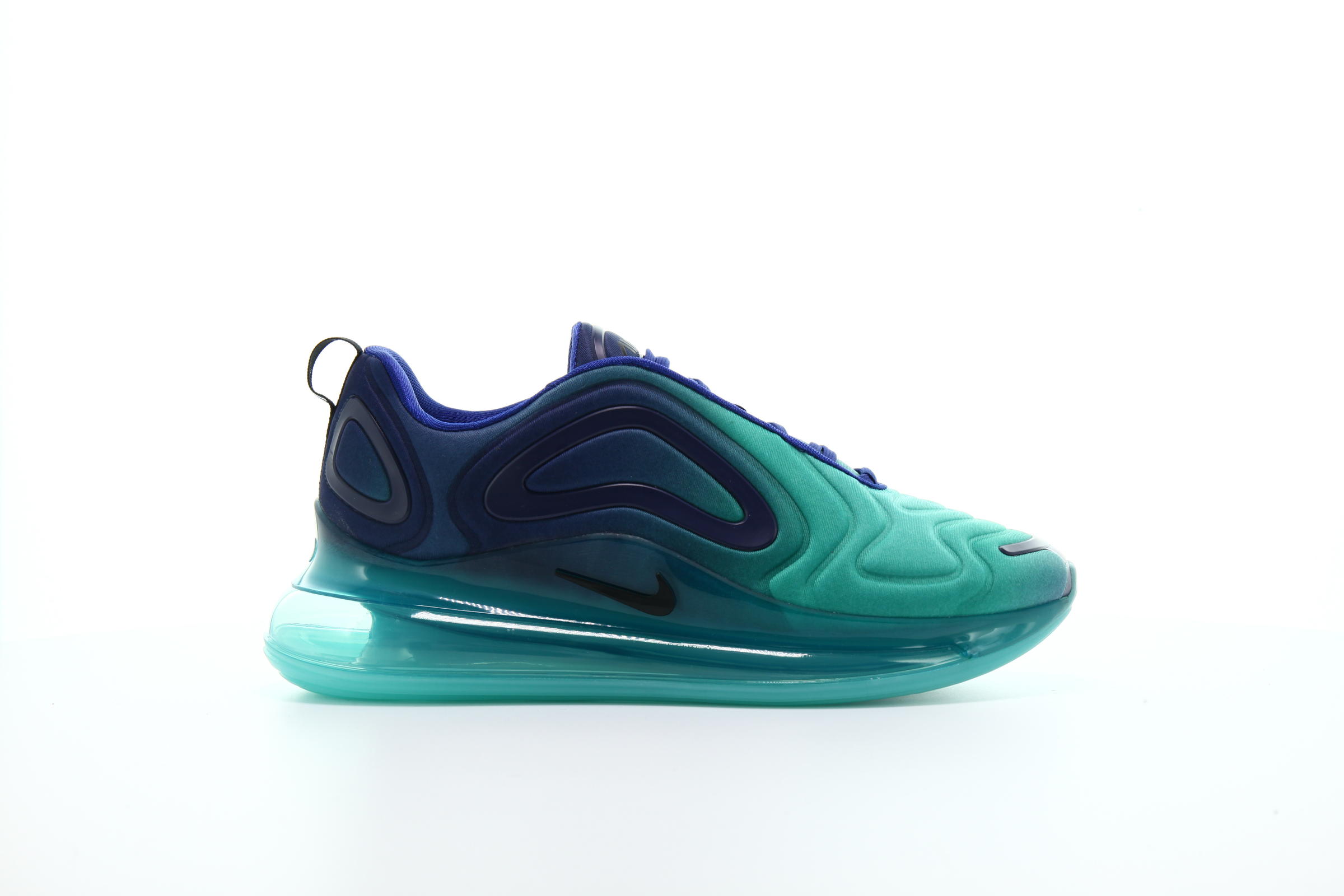 Nike air max 720 trainers in black and iridescent blue hotsell