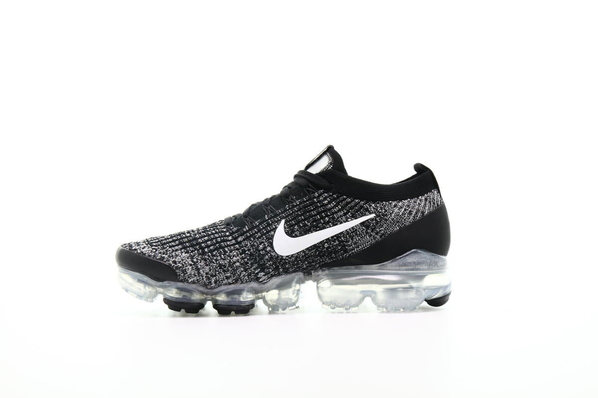 nike air vapormax flyknit black and white