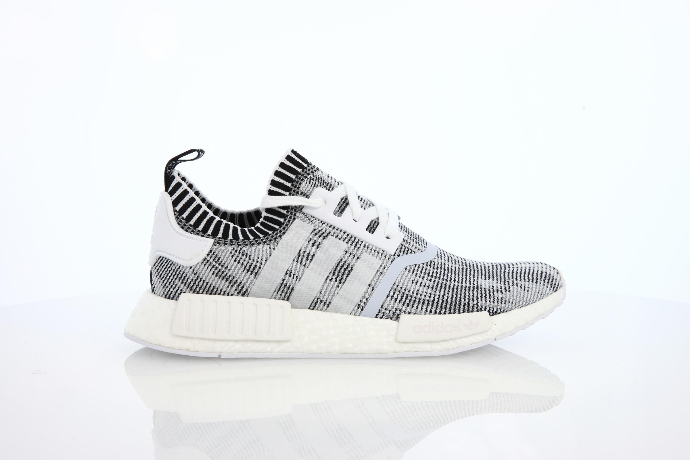 Adidas nmd r1 primeknit black white hotsell