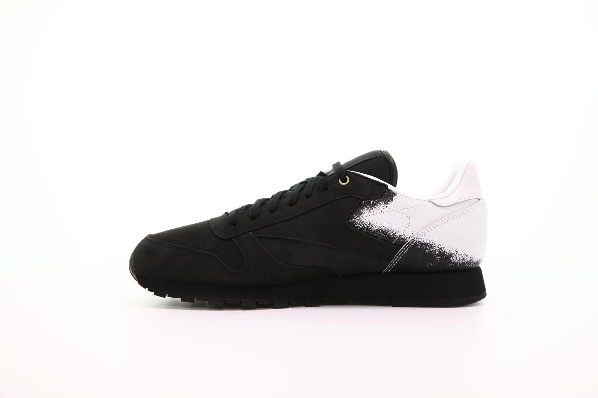 Conform End table Mediator Reebok Classic Leather x Montana Cans "Black" | CN1995 | AFEW STORE