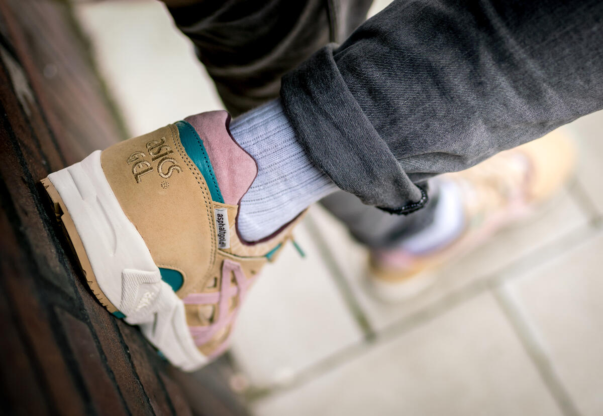 Asics X Asphaltgold Gel-DS TRAINER OG EVENING SAND / HOT PINK‎ H7LNK-1720 US 11 Asics X Asphaltgold Gel-DS TRAINER OG EVENING SAND / HOT  main image 2