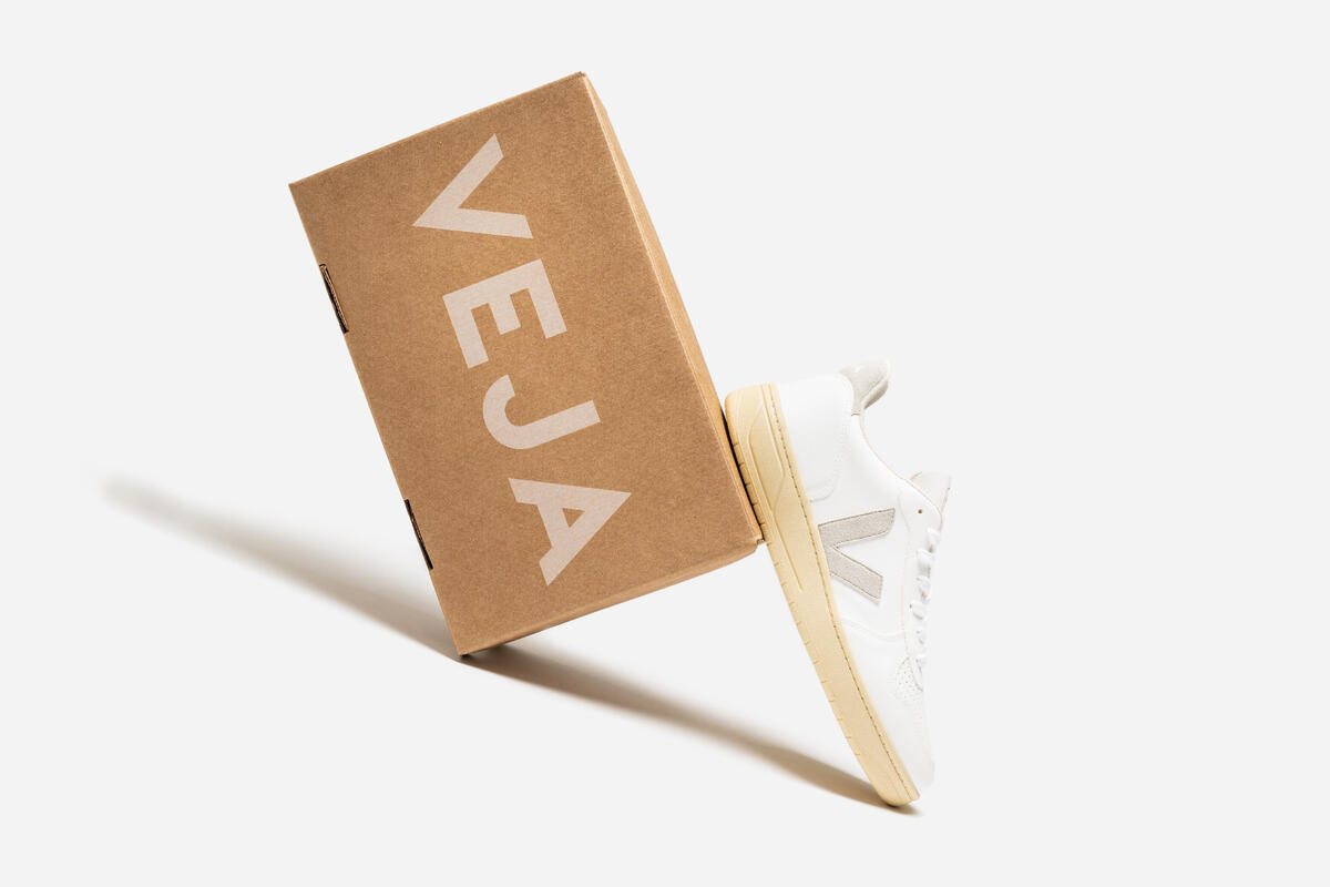 Veja V-10 Natural White - Image 14
