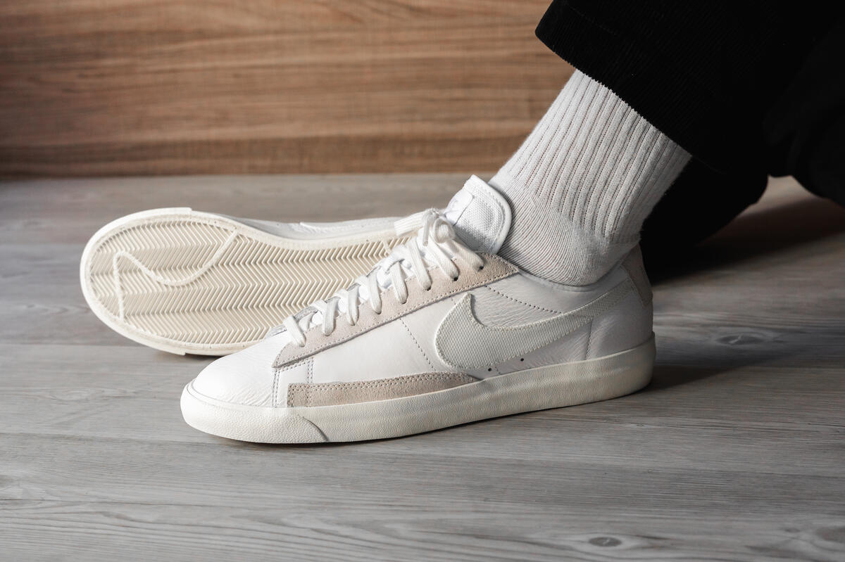 Nike Blazer Low White / Sail / Platinum Tint - Image 21