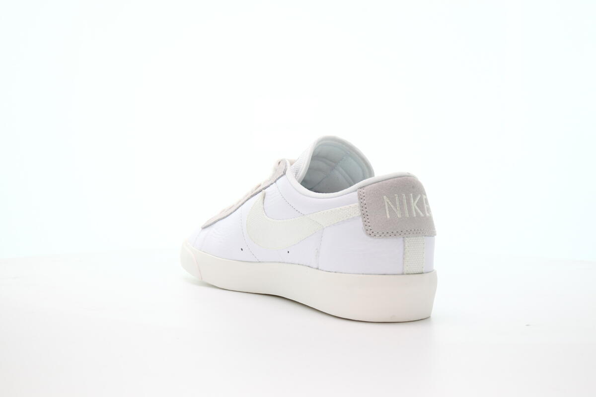 Nike Blazer Low White / Sail / Platinum Tint - Image 16