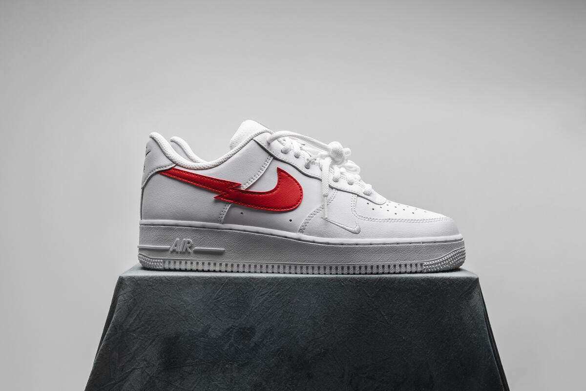 nike air force 1 lv8 white red