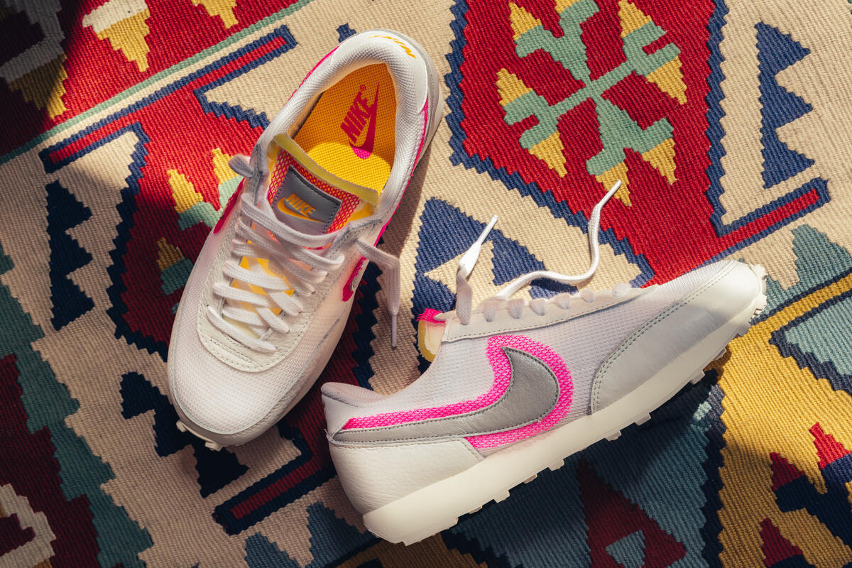 nike daybreak sneaker pink