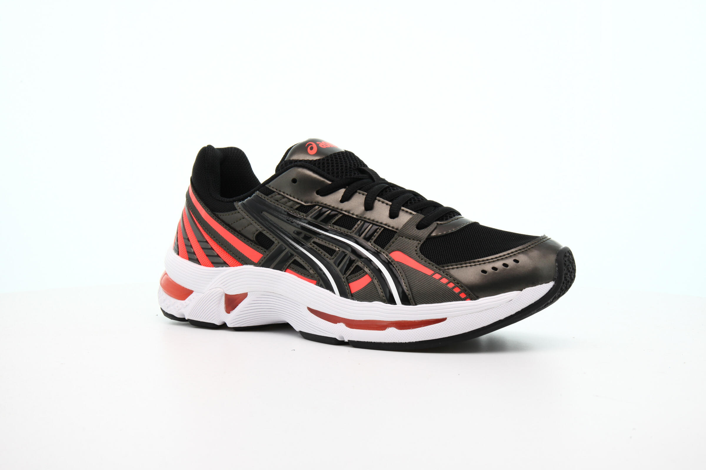 Asics Gel-Kyrios White and Black Sneakers Asics presents the new GEL-KYRIOS - nss magazine main image 2