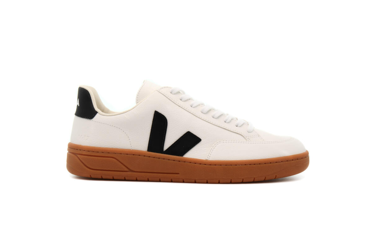 Veja V-12 "Black" - Image 2