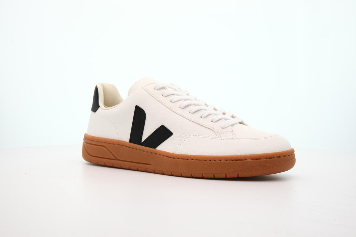 Veja V-12 "Black" - Image 3
