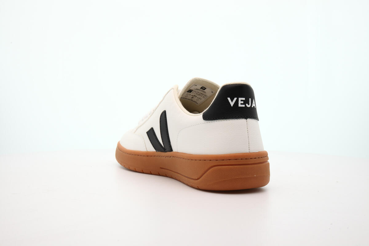 Veja V-12 "Black" - Image 10