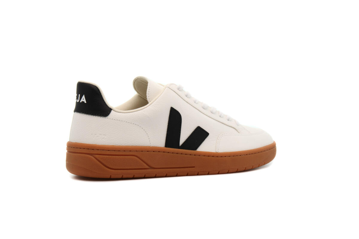 Veja V-12 "Black" - Image 13