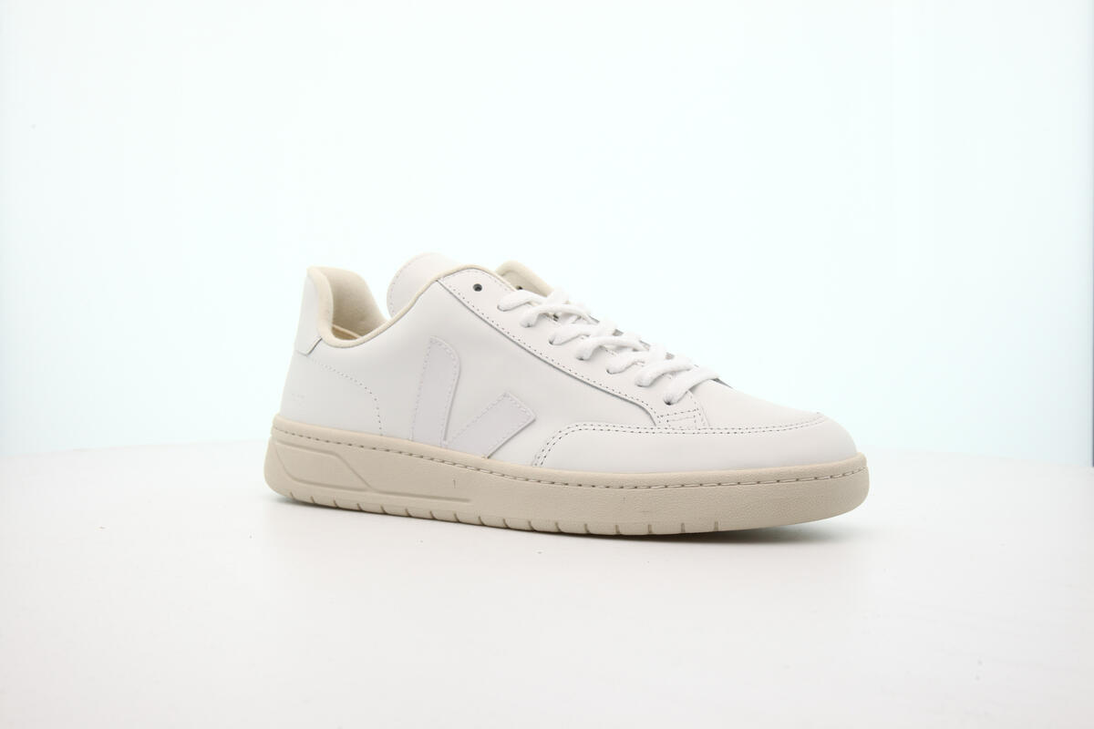Veja V-12 Extra White - Image 15