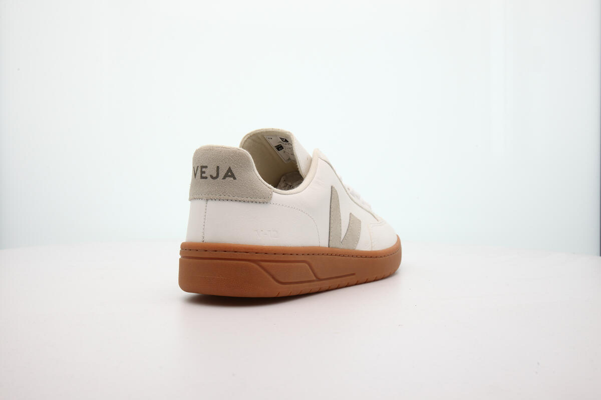 Veja V-12 "Natural" - Image 12