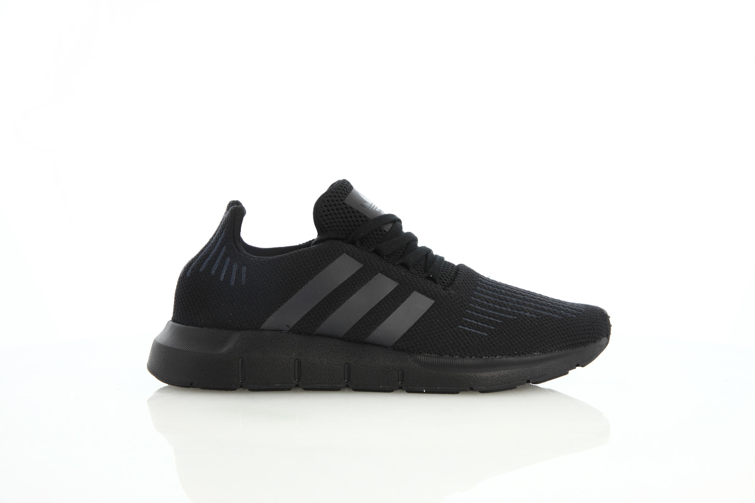 Adidas swift run triple black online