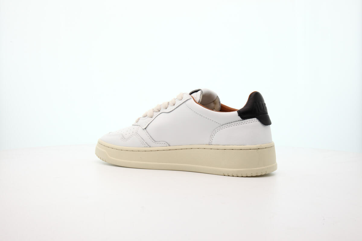 Autry Medalist Low Black (Women's) - Image 9