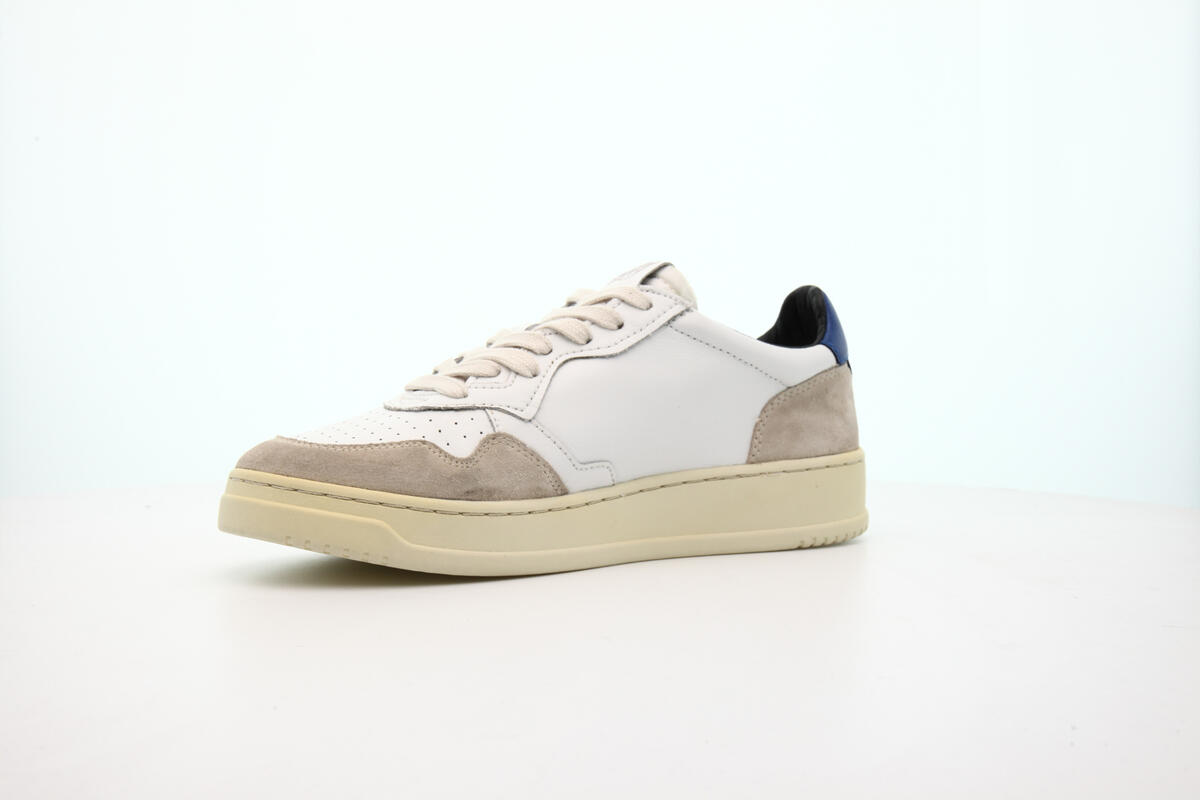 Autry Medalist Low 'Baby Blue' - Image 7