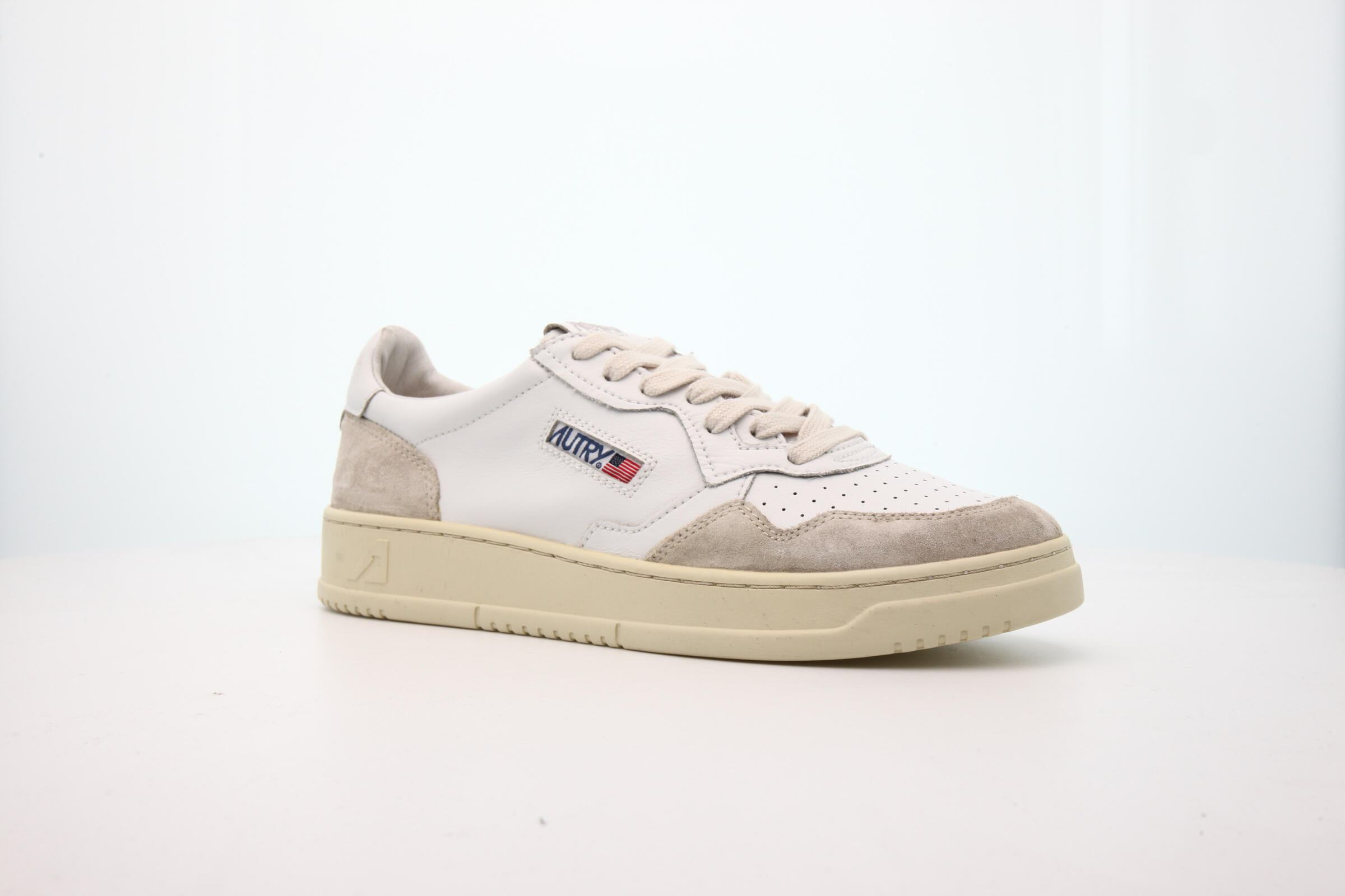 Autry Action Shoes MEDALIST LOW "WHITE"