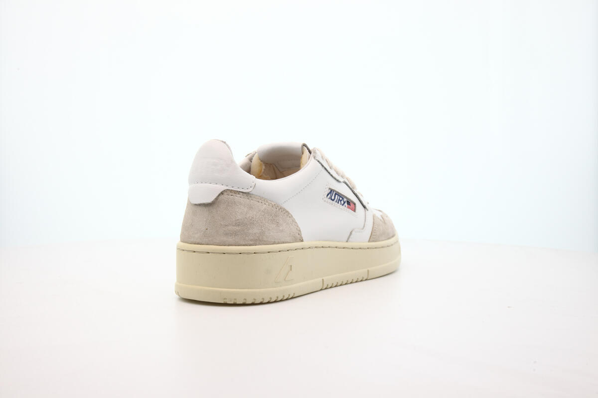 Autry Medalist Low White - Image 12