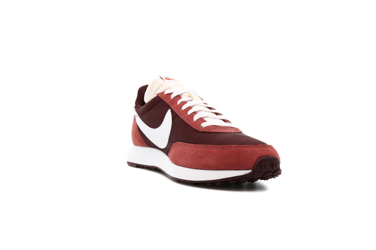 claystone red nike