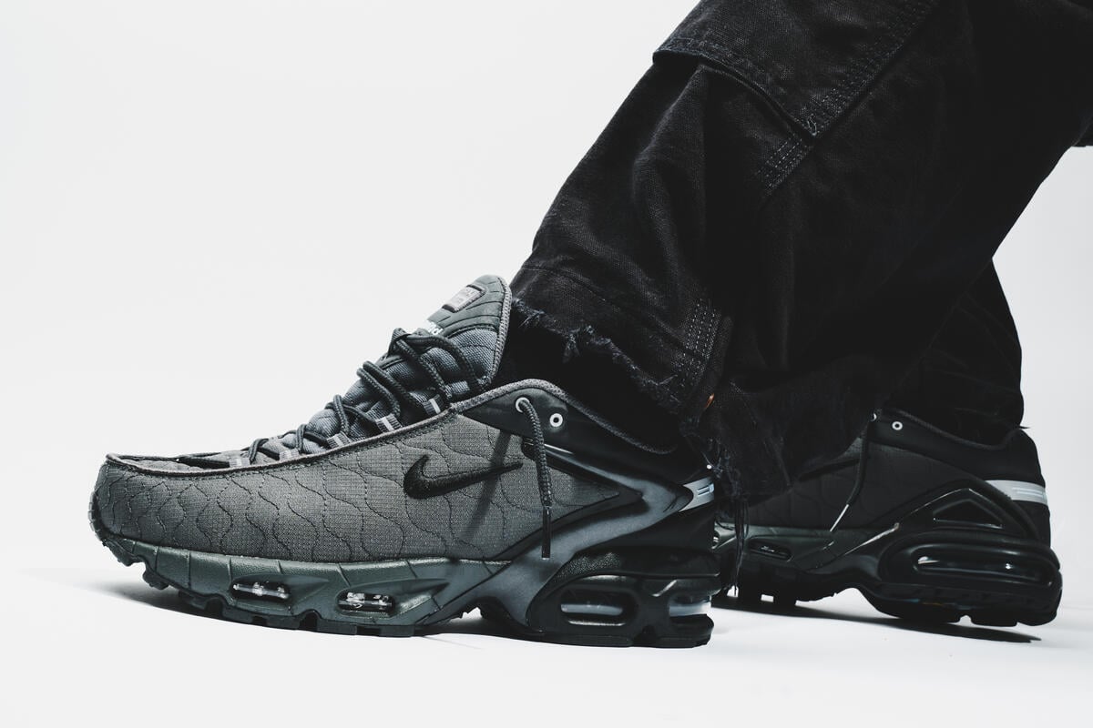 nike air max tailwind v sp black