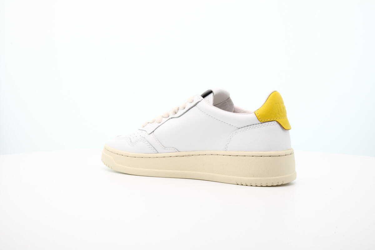 Autry Medalist Low Yellow (Women's) - Image 9