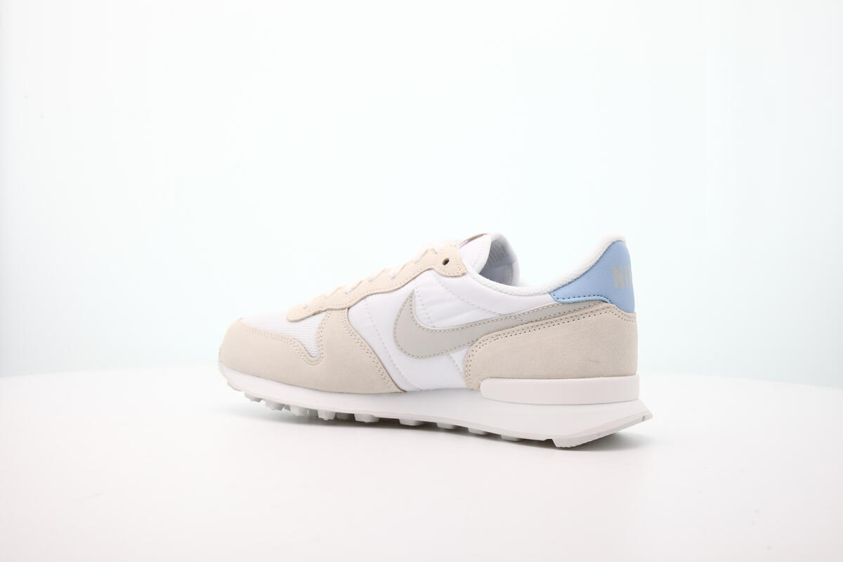 nike wmns internationalist white