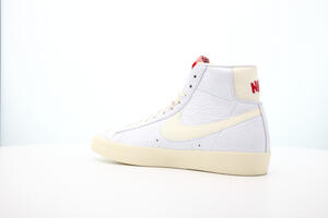 Nike BLAZER MID '77 VNTG EMB "POPCORN"