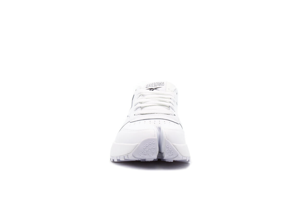 Maison Margiela Classic Leather Tabi Mens Lifestyle Shoe - White - Image 20